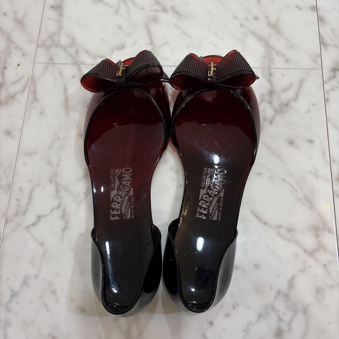 Salvatore Ferragamoオープントゥラバーリボンフラットシューズ