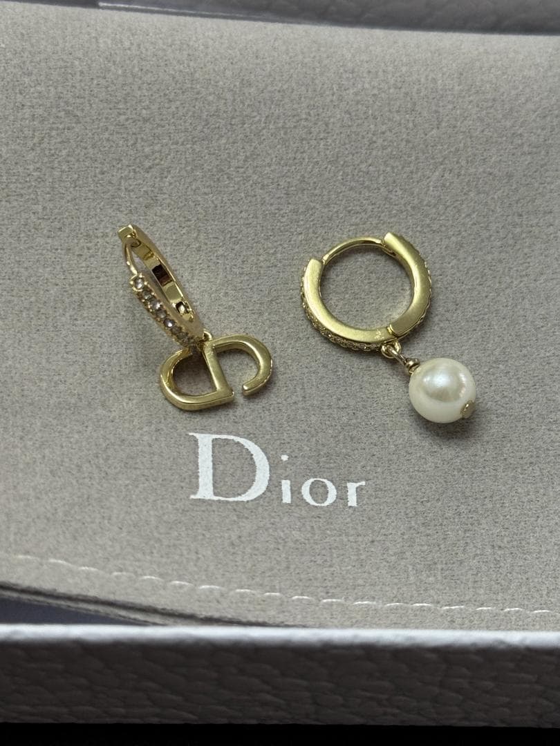 Dior ゴールド ピアス パール付き