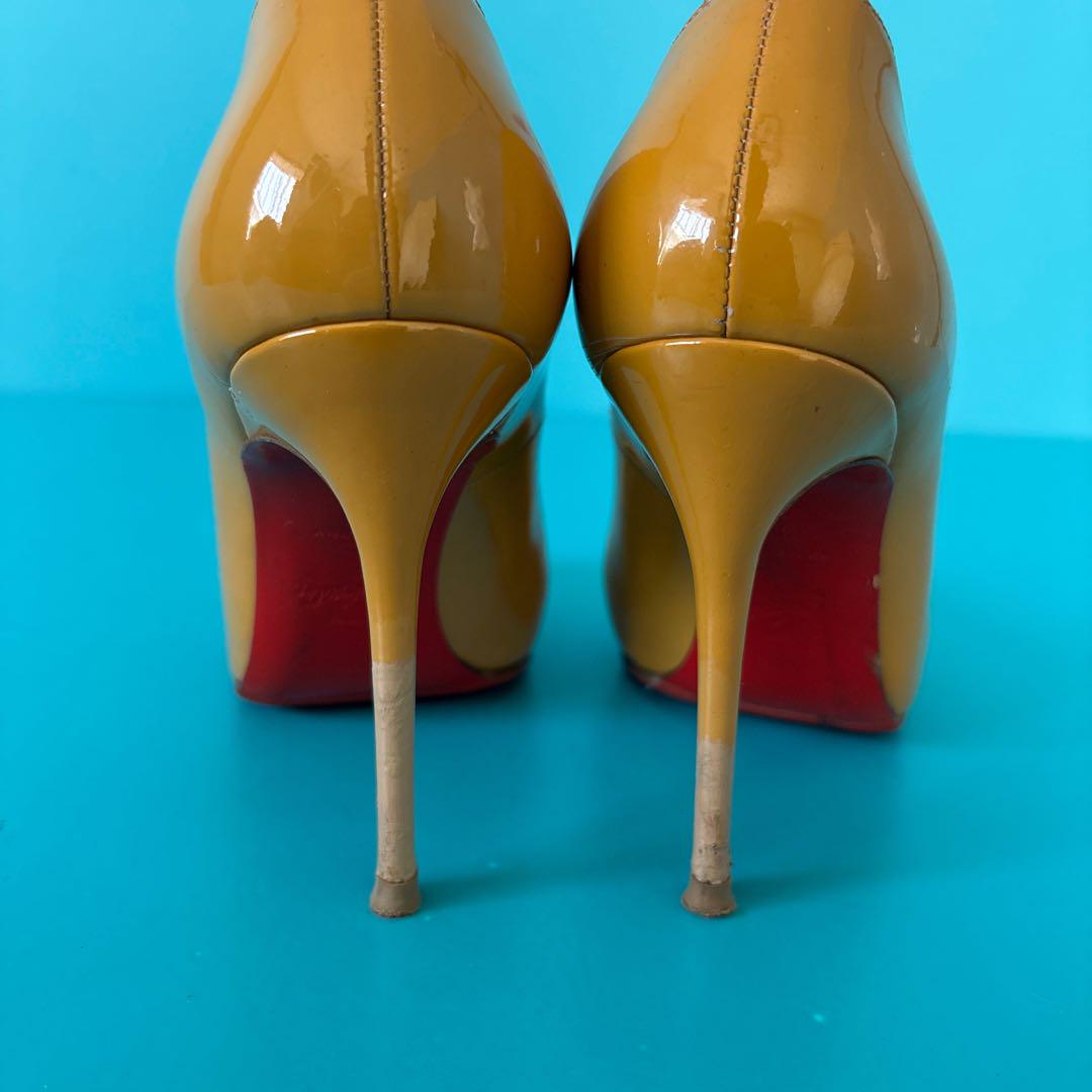 Christian Louboutinルブタン　ベージュハイヒールパンプス