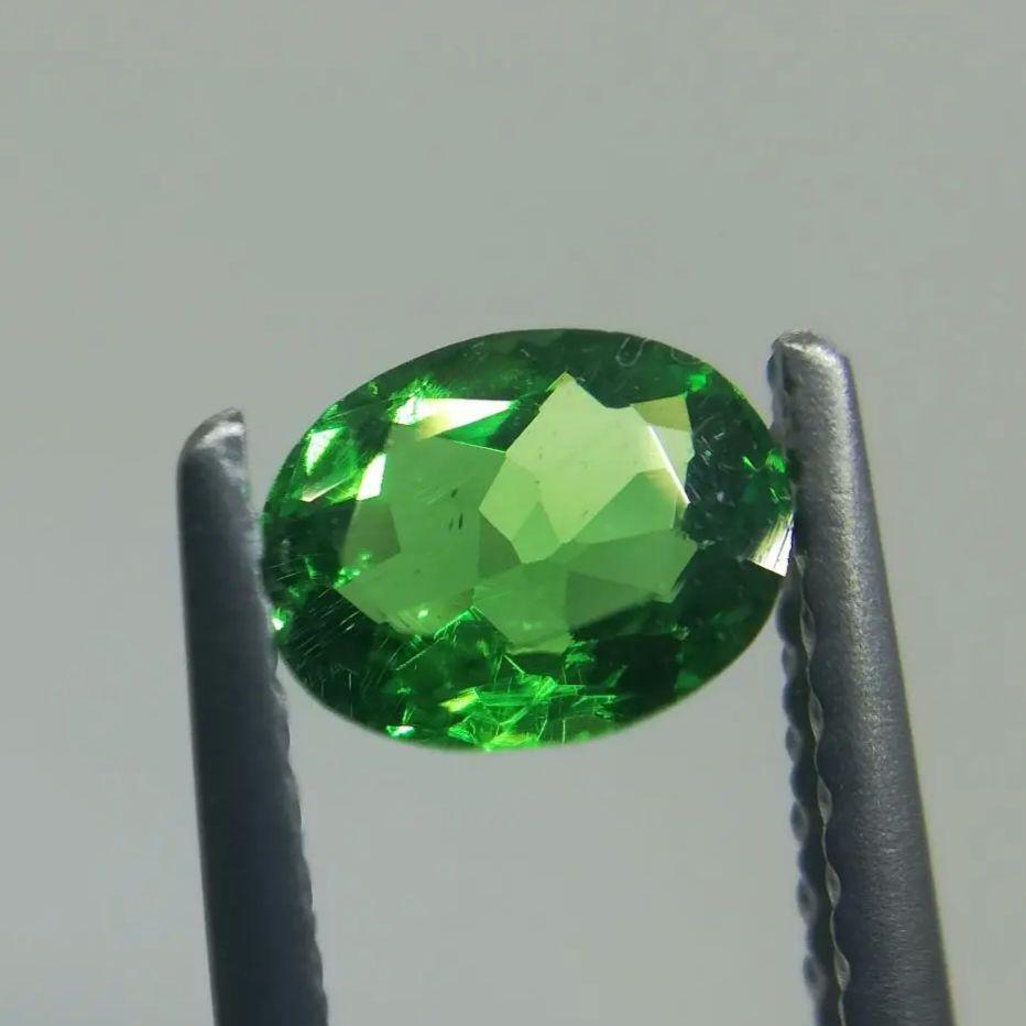 ツァボライト0.448ct(5.30×4.24×2.43㎜)宝石ルース ツァボライト0.448ct(5.30×4.24×2.43㎜)宝石ルース