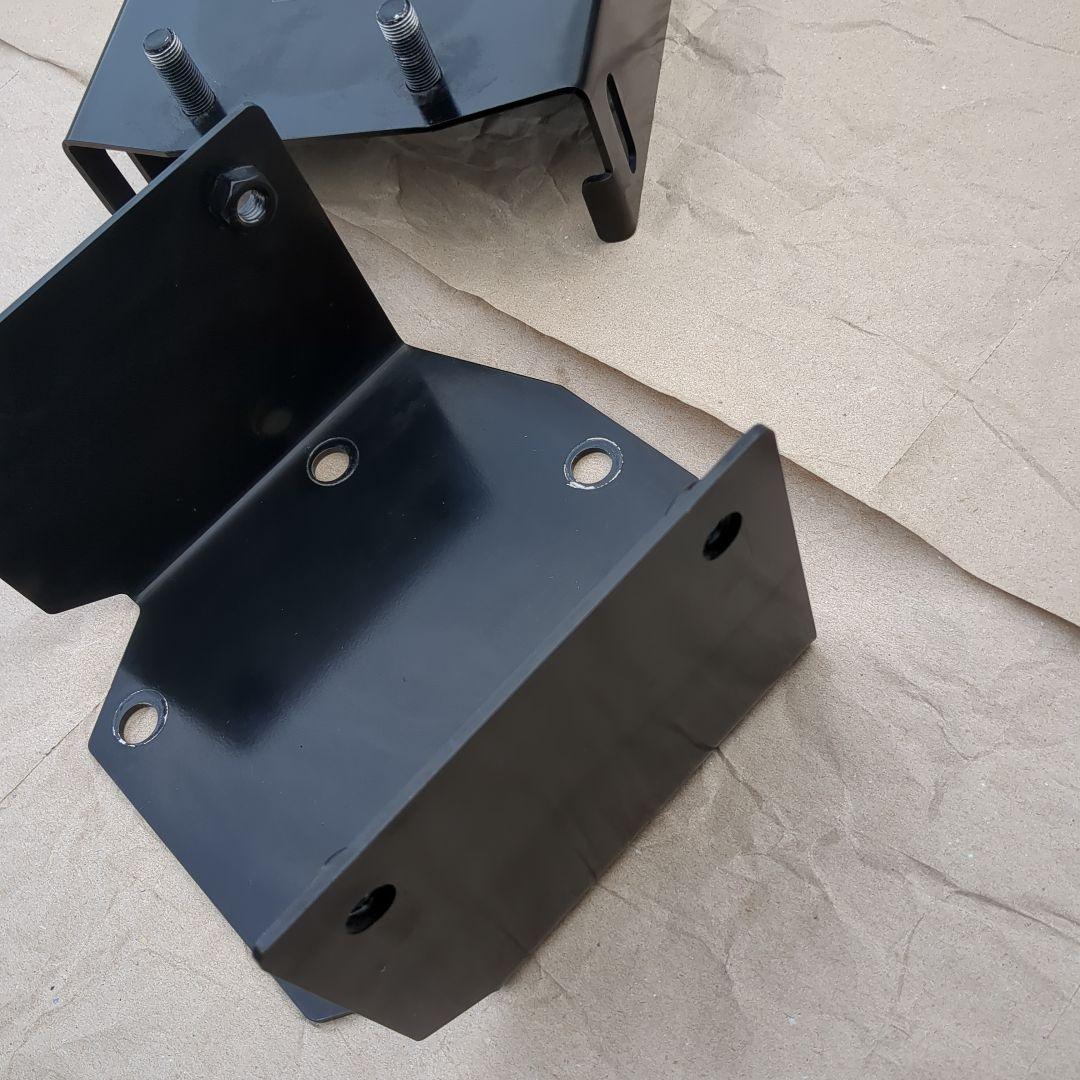 スペアタイヤブラケット