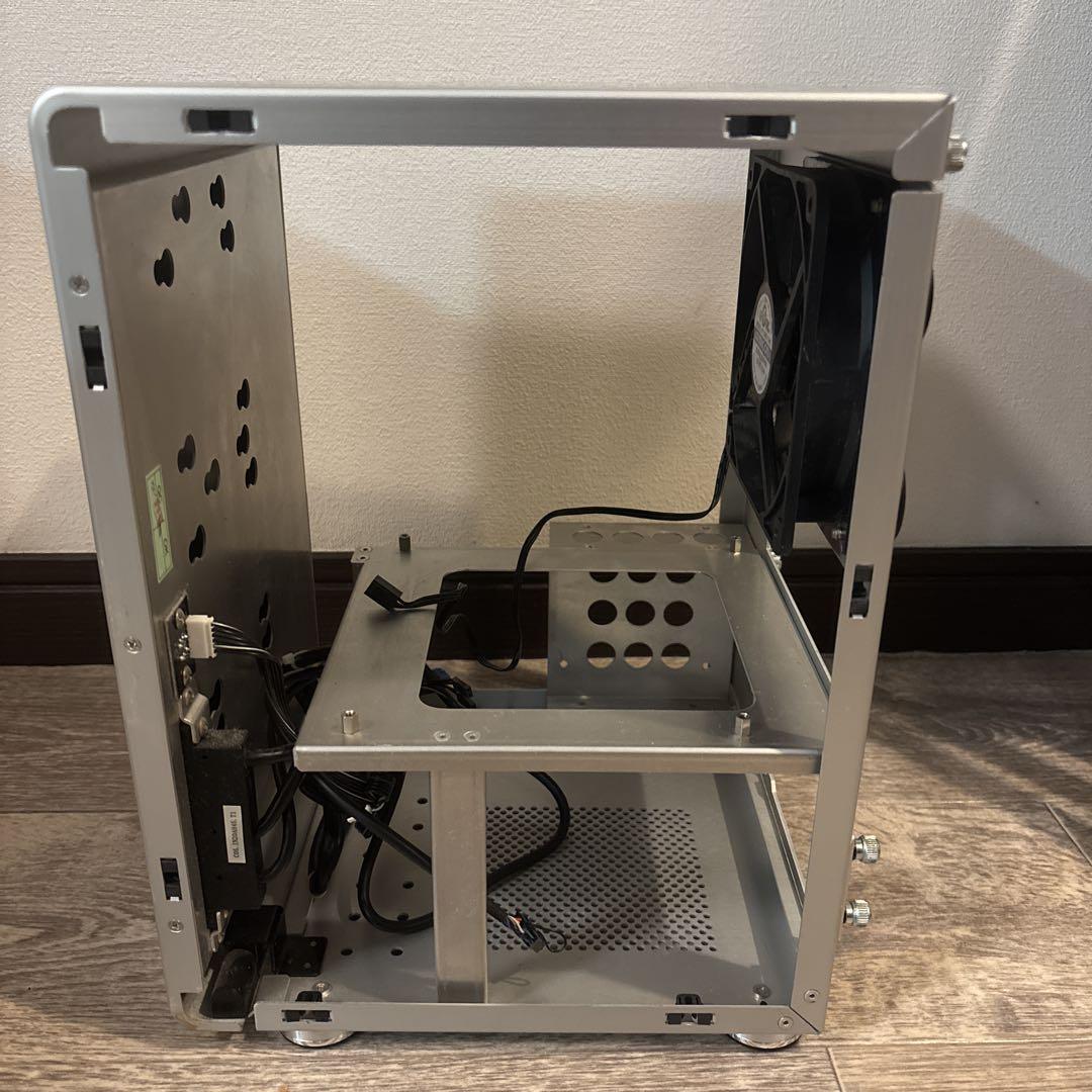 PCケース Lian Li Q33 シルバー Lian Li Q33 オールアルミPCケース mini-itx シルバーブラン
