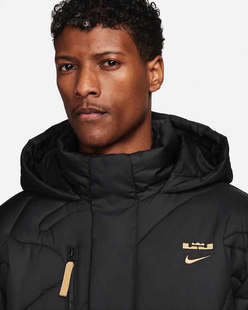 レブロンxリバプール NIKEダウンジャケット