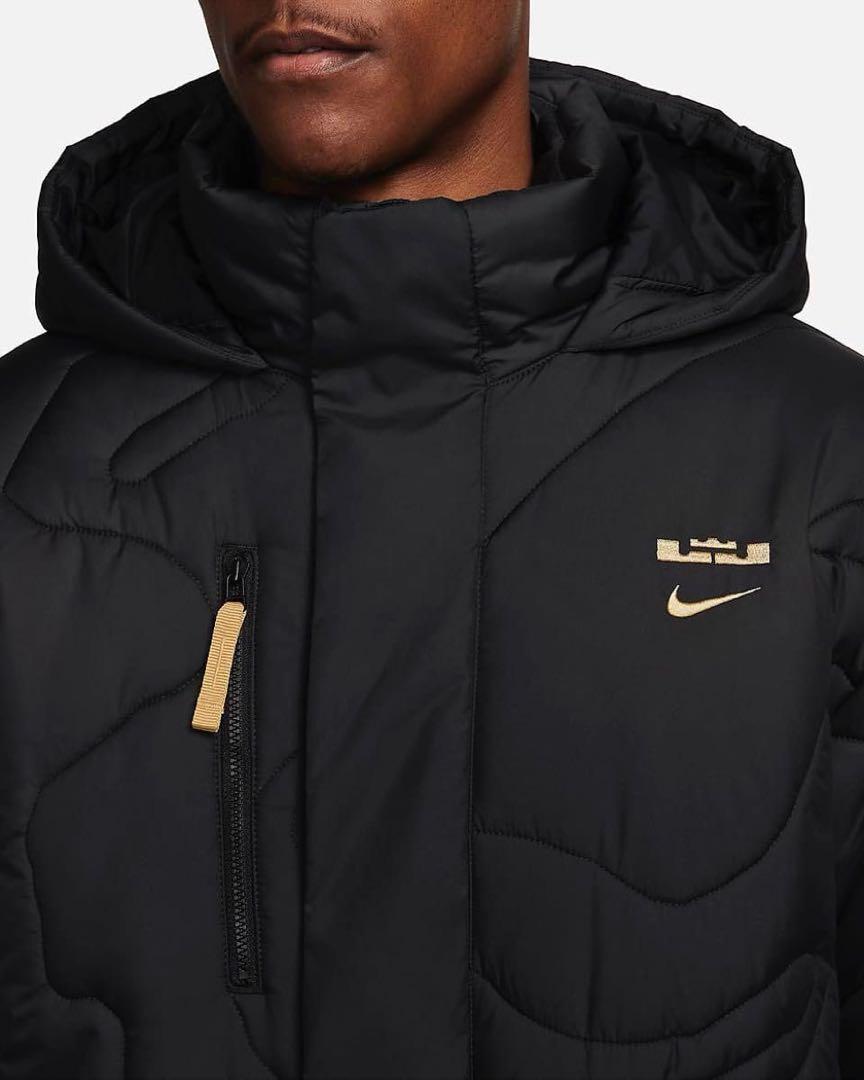 レブロンxリバプール NIKEダウンジャケット