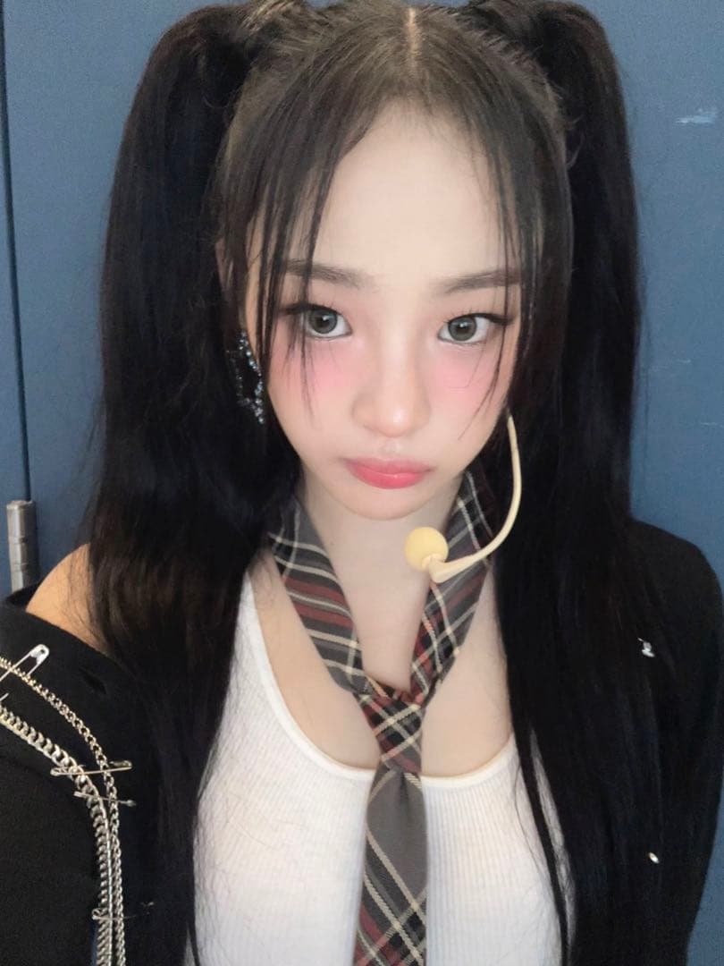 ミンジ トレカ Newjeans ミンジ トレカ4枚の通販 by よう:11月8日まで変更・返信不可