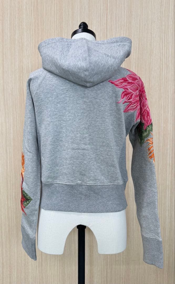 KEITA MARUYAMA ケイタマルヤマ 花刺繍 グレー フード付きパーカー KEITA MARUYAMA ケイタマルヤマ 花刺繍 グレー フード付きパーカー
