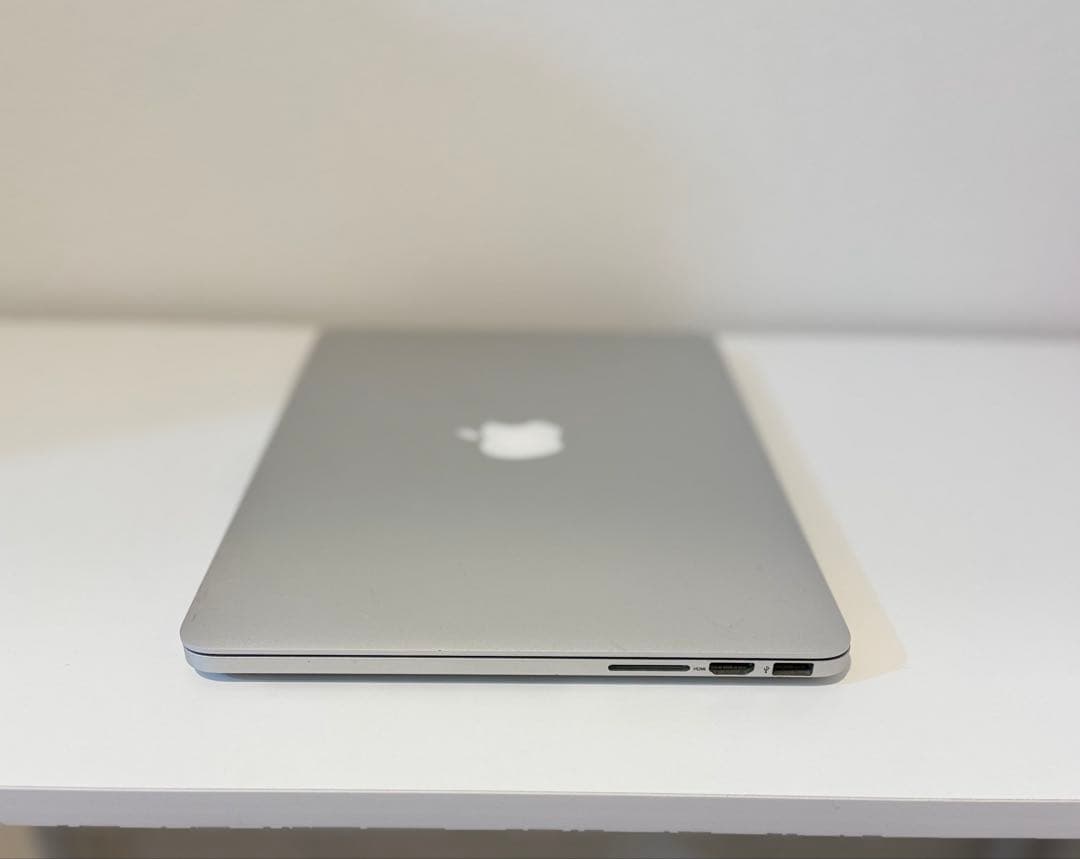 Macbook Pro 13インチ 今年の最新mac os Sequoia