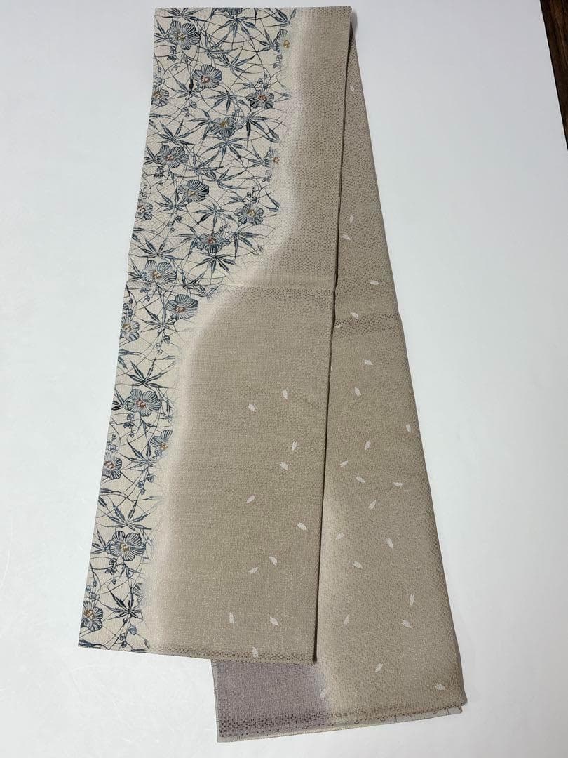 A6 正絹 灰茶 桜 型染め 灰茶 花 仕立て上がり帯 カジュアル金糸 全通柄