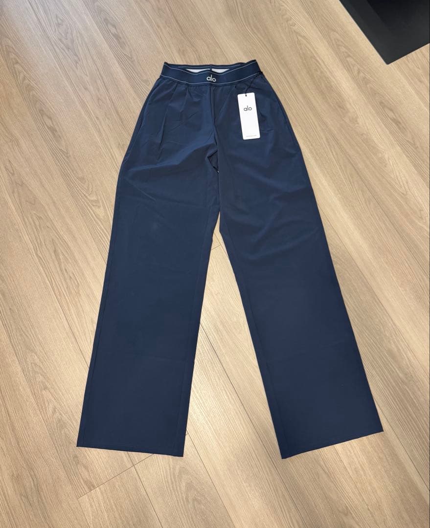 正規品　alo パンツ Suit Up Trouser ネイビー（お値下不可）