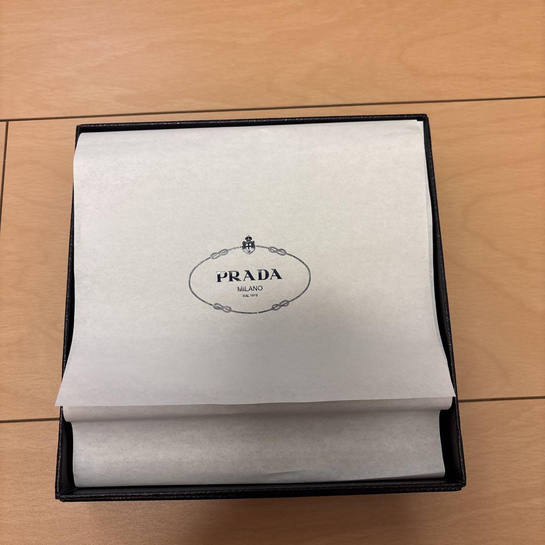PRADA ホワイト小型バッグ