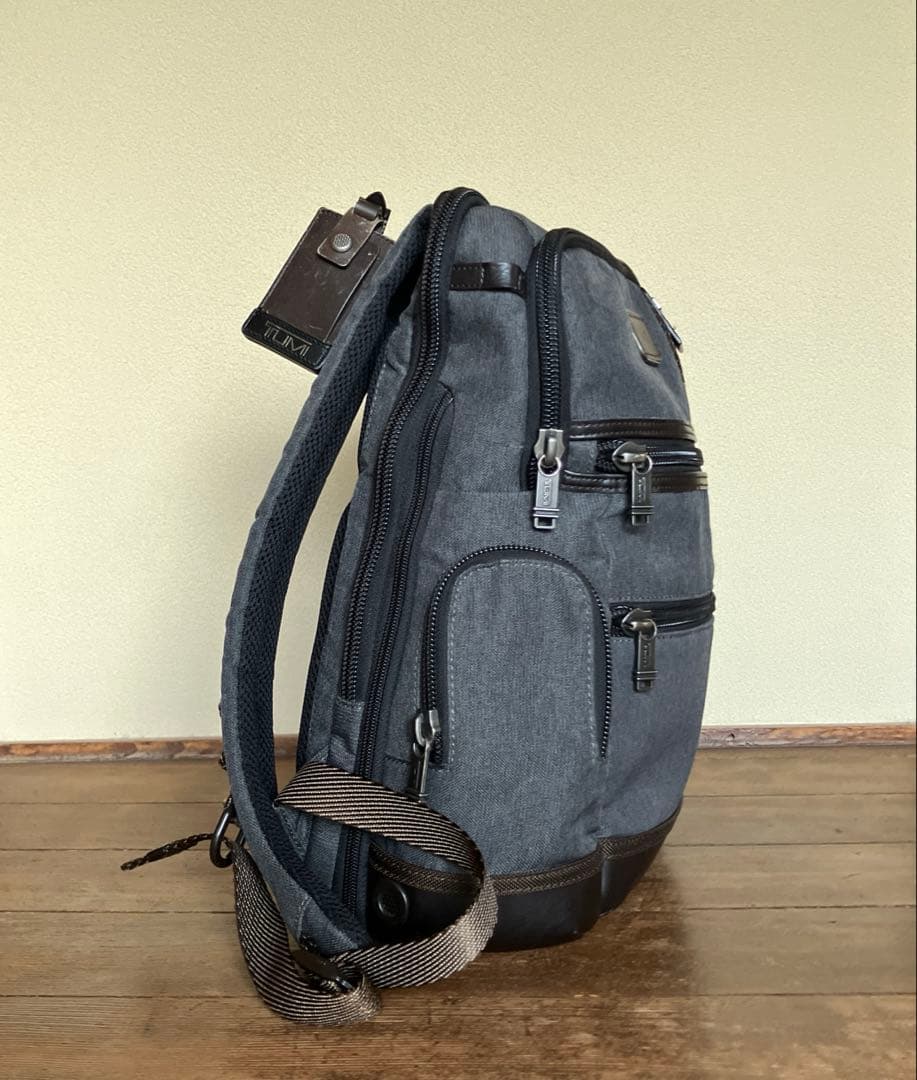TUMI トゥミ バックパック リュックサック ラップトップ グレー 茶革 TUMI トゥミ バックパック リュックサック ラップトップ グレー 茶革