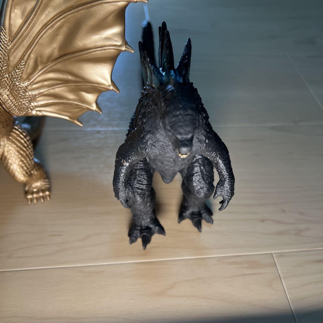 ゴジラとキングギドラ フィギュアセット - メルカリ