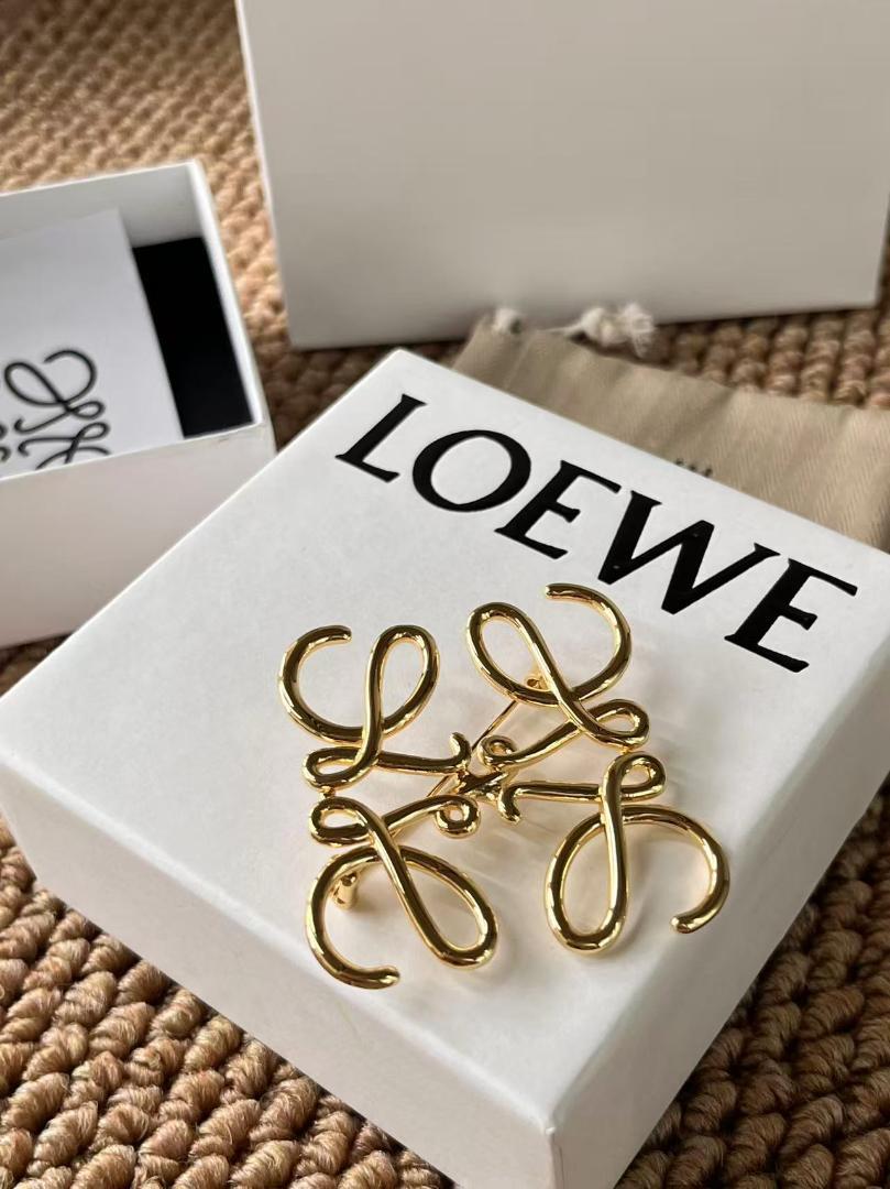 LOEWE アナグラム ブローチ ゴールド LOEWE - ロエベ アナグラム ブローチ メタル レディース