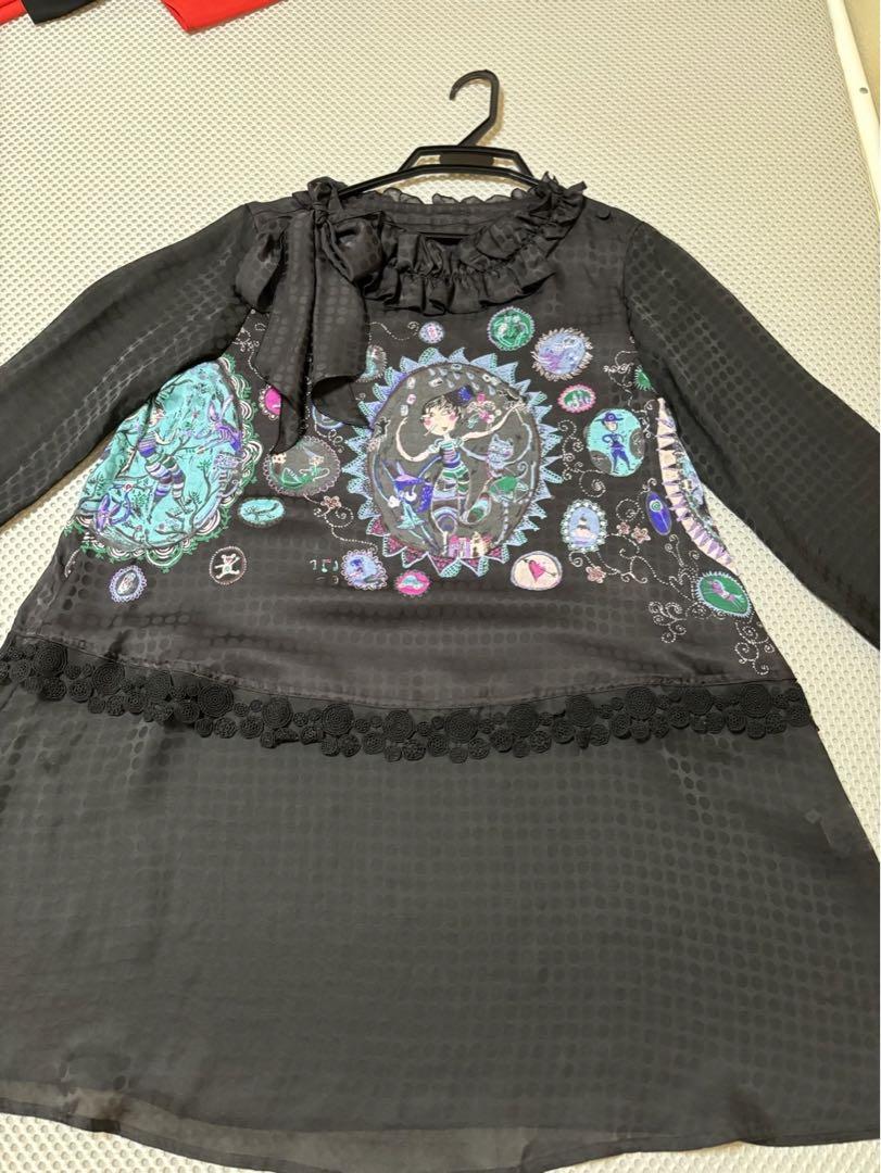 『新品未使用』⭐️トクコプルミエヴォル⭐️濃いグレー地にピノキオ.キツネチュニック❣️