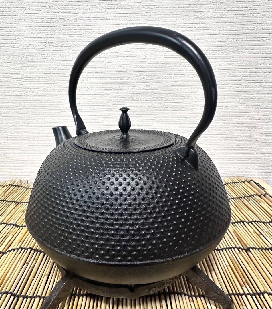 南部盛榮堂造１８型アラレ　南部岩鋳造　鉄瓶台セット　maisonnnn様売約済み