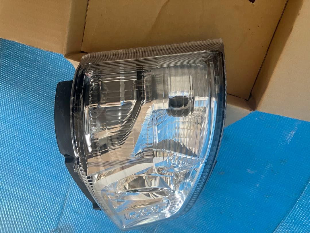 日野　ダイナ　デュトロ　LED右ヘッドライト　純正