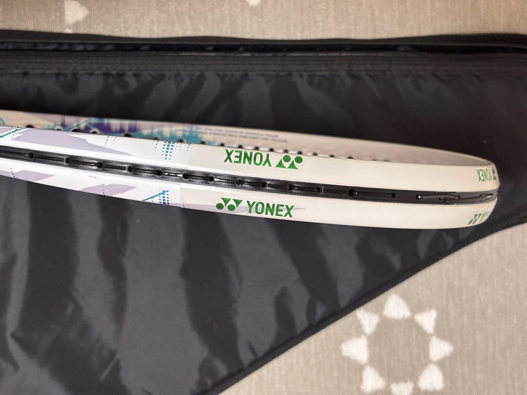 YONEX