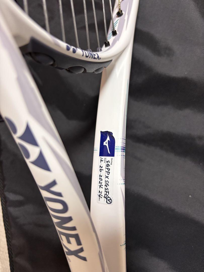 YONEX
