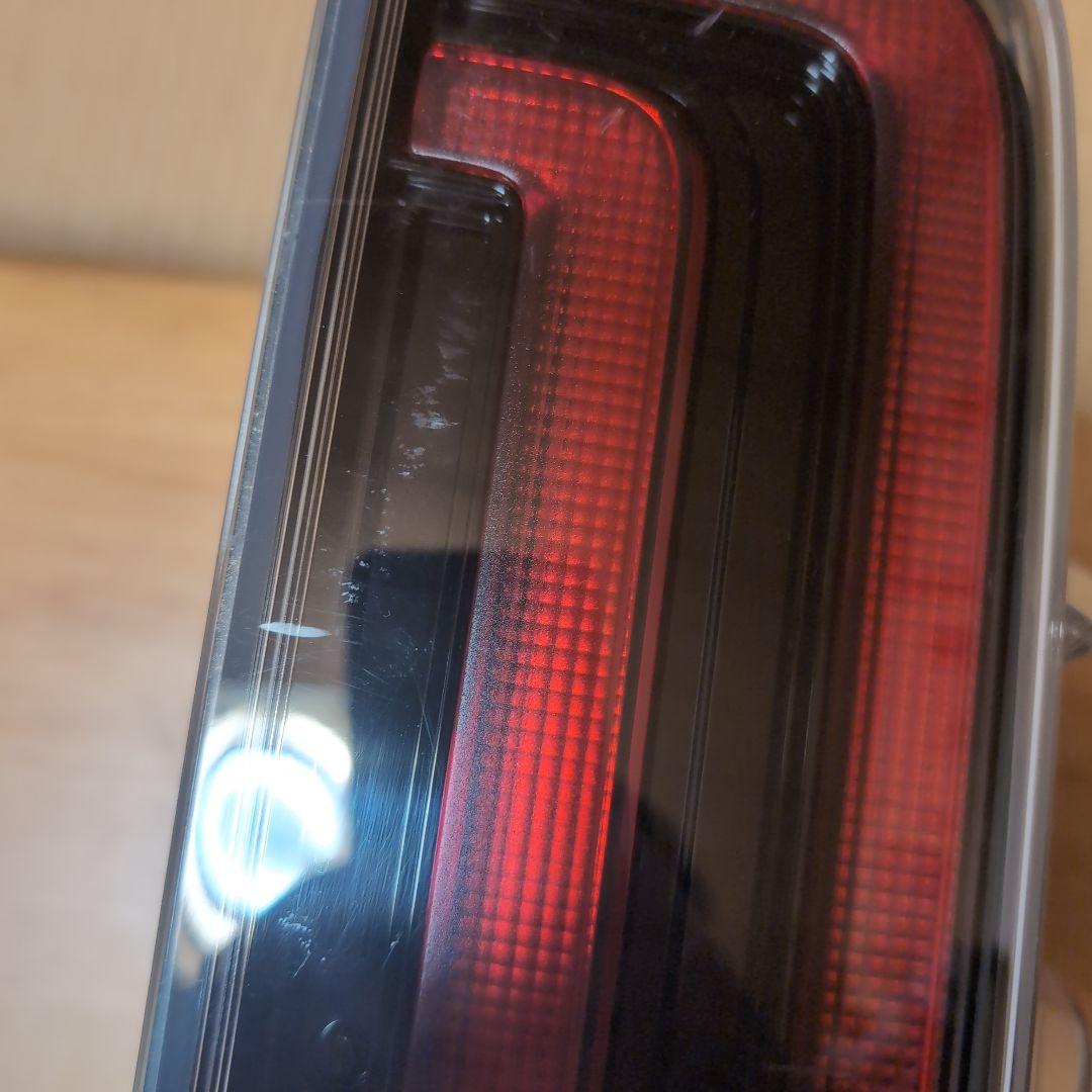 [値下げ] 80ノア　エスクァイア　純正　左右後期テール zrr80