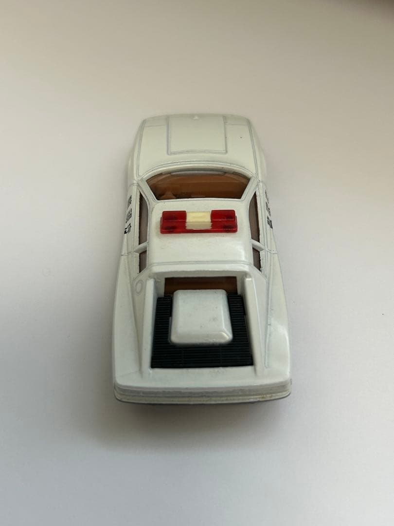 113.トミカ フェラーリ テスタロッサ パトロールカー 日本製 - メルカリ