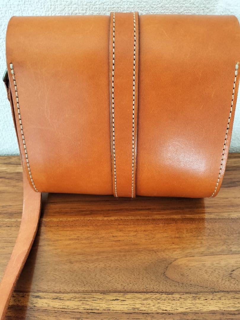 ヘルツ レザー ショルダーバッグ 飴色 ヘルツ レザー ショルダーバッグ 飴色