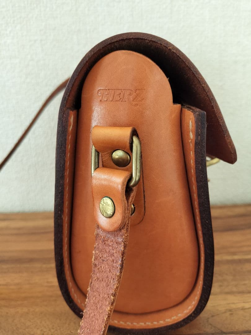 ヘルツ レザー ショルダーバッグ 飴色 ヘルツ レザー ショルダーバッグ 飴色