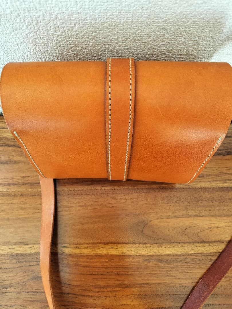 ヘルツ レザー ショルダーバッグ 飴色 ヘルツ レザー ショルダーバッグ 飴色