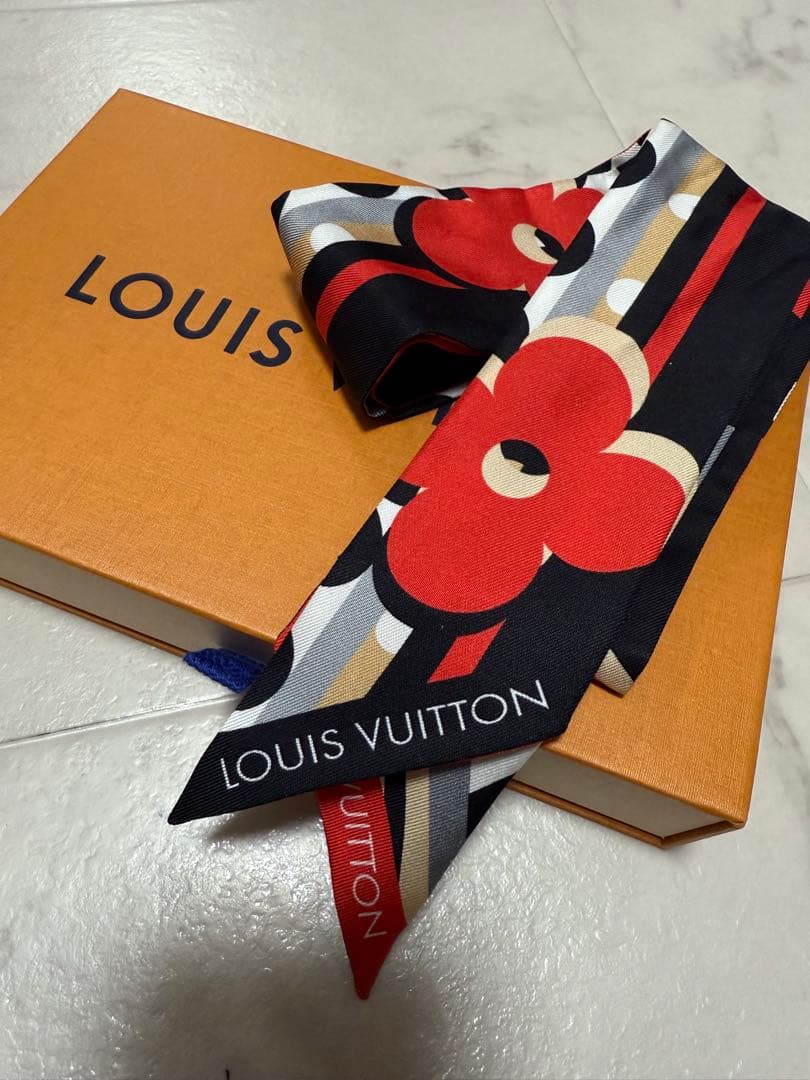 LOUIS VUITTON フラワー柄 スカーフ