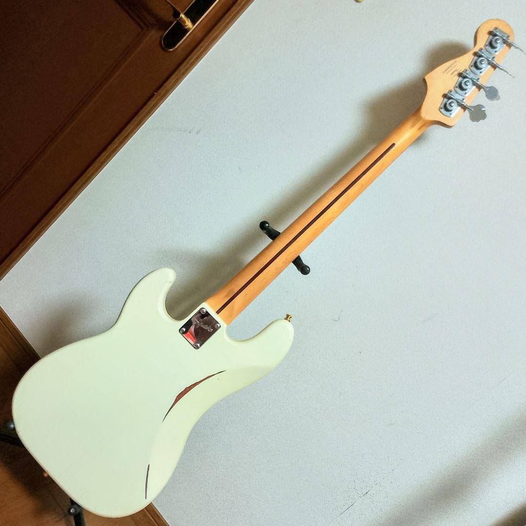 Squier by Fender　Precision Bass