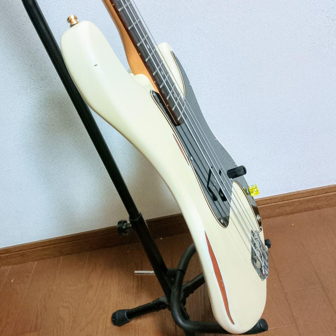 Squier by Fender　Precision Bass