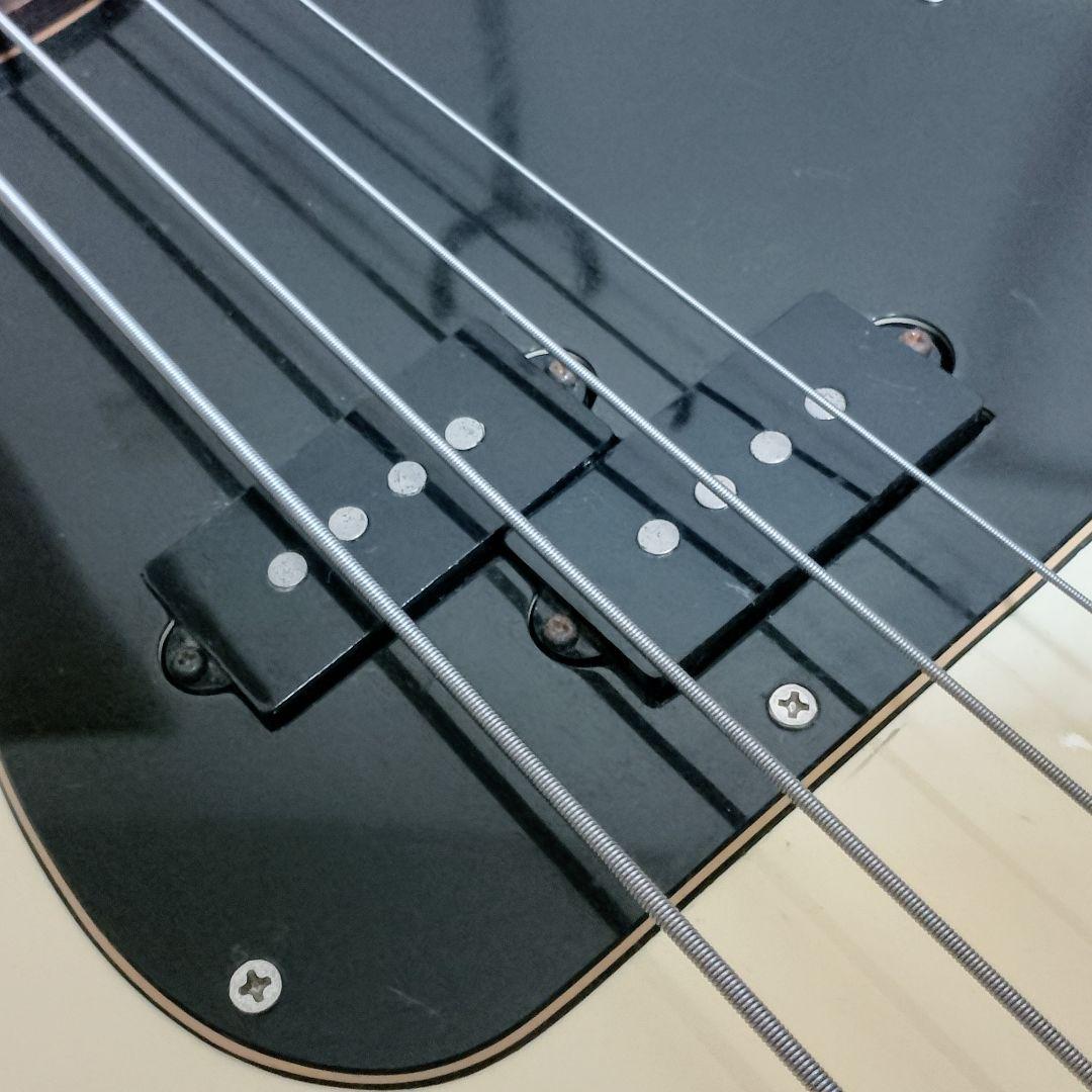 Squier by Fender　Precision Bass