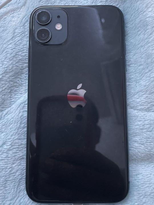 iPhone 11 ブラック 64 GB au