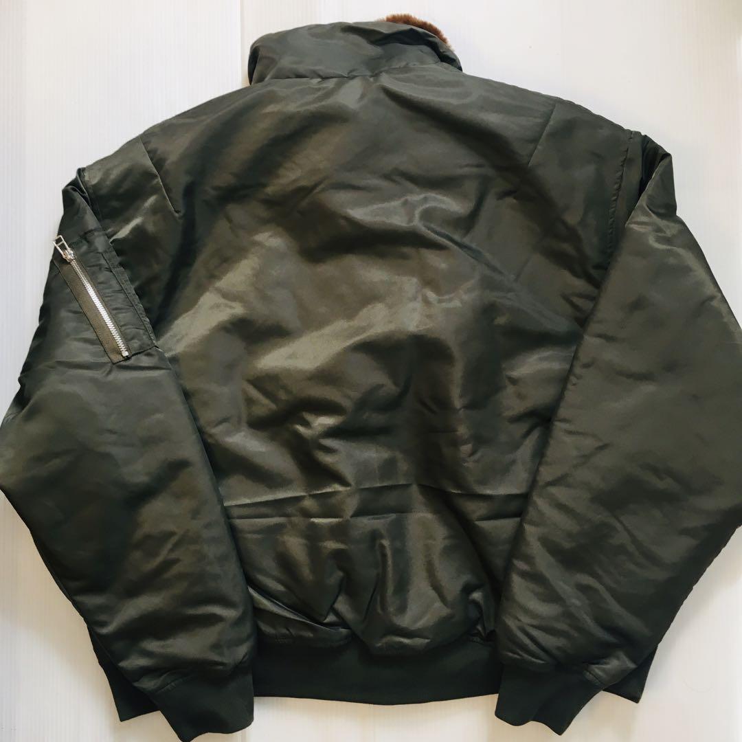 タグ付き新品　未使用　L ビックシルエット　ナイロン　中綿　B-15 カーキ