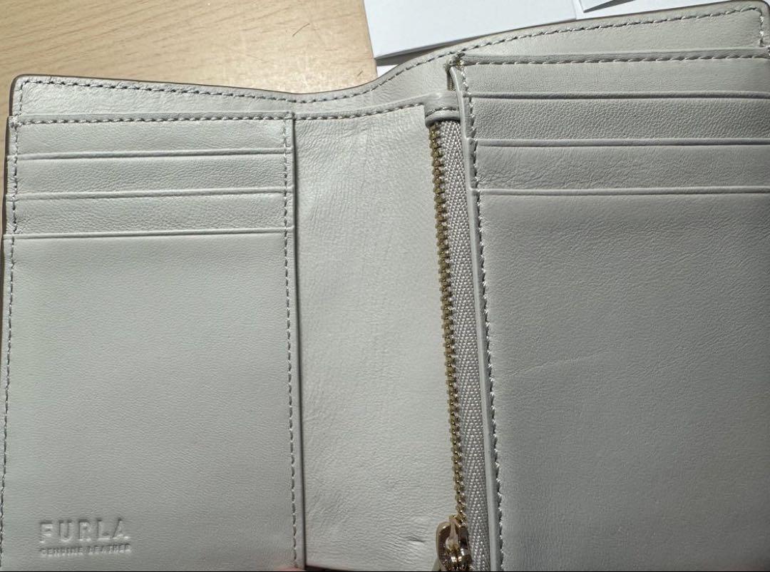 FURLA 二つ折り財布 ベージュ ネイビー FURLA 二つ折り財布 ベージュ ネイビー
