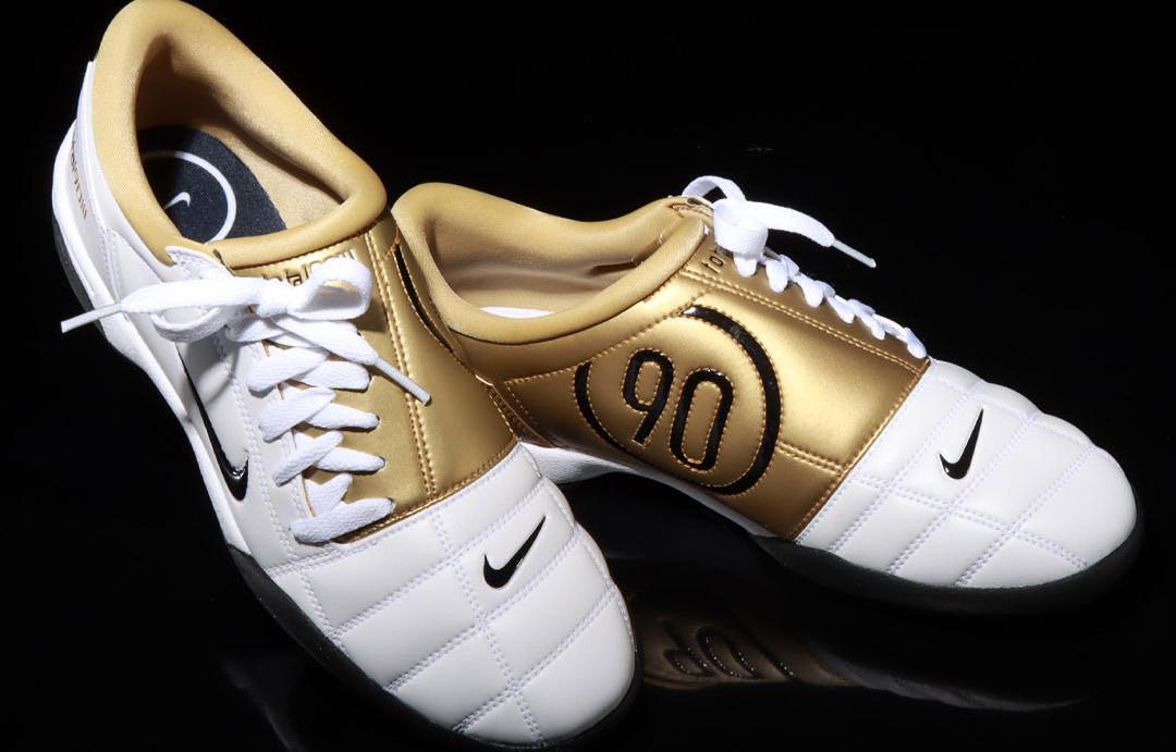 Total 90 3 SP White/Black/Metallic Gold