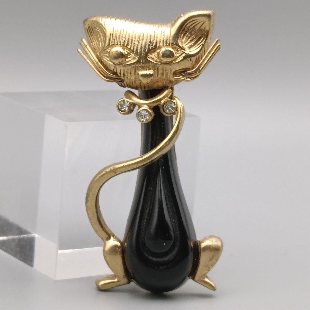 希少　P&M PARIS　キャットモチーフブローチ　〜パリの粋を纏う優雅な黒猫〜