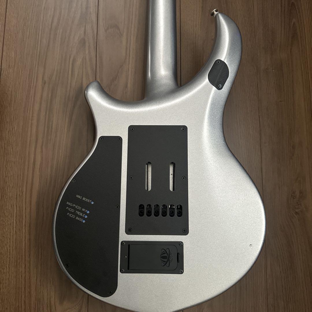 ギター MUSIC MAN Majesty 6 Silver Lining