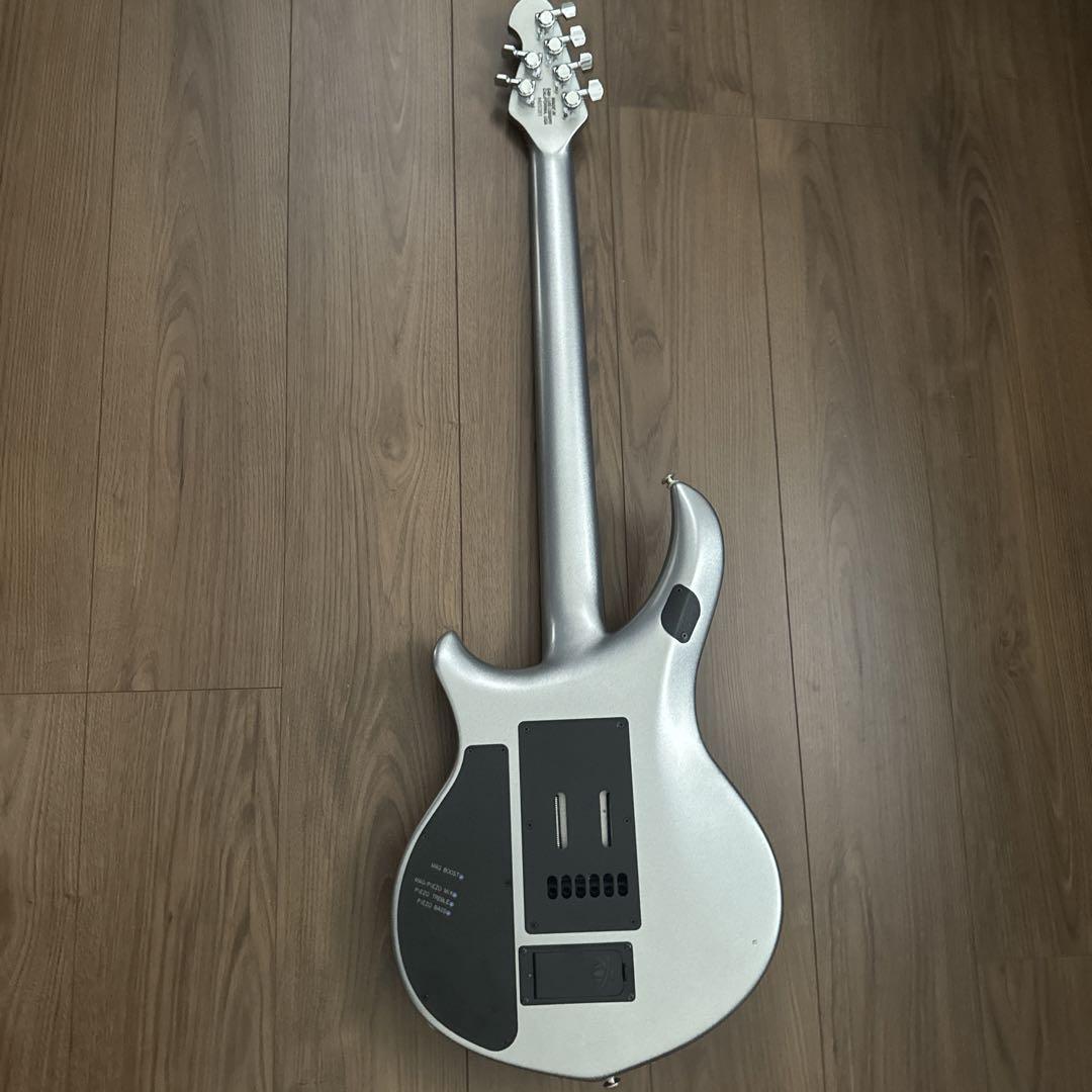 ギター MUSIC MAN Majesty 6 Silver Lining