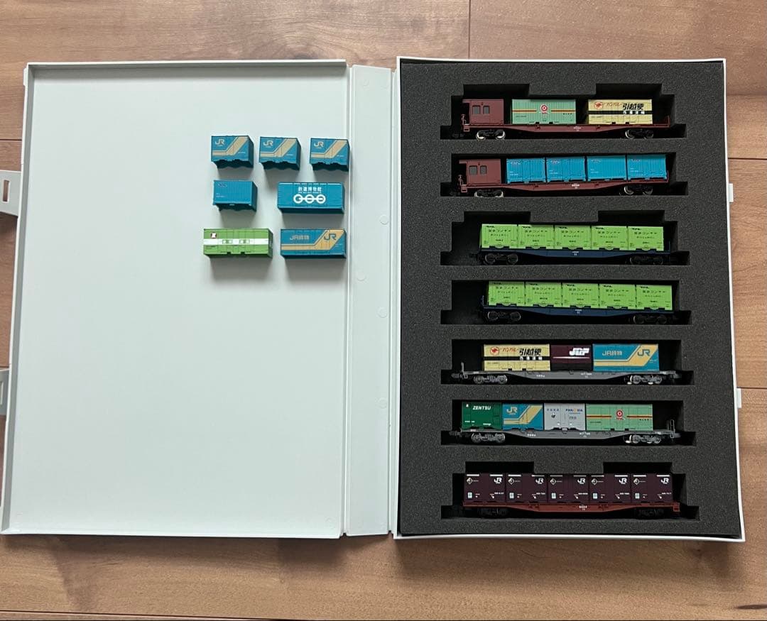 Nゲージ鉄道模型セット コンテナ付き
