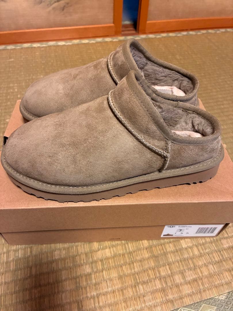 FRAMeWORK UGG/アグ CLASSIC SLIPPER