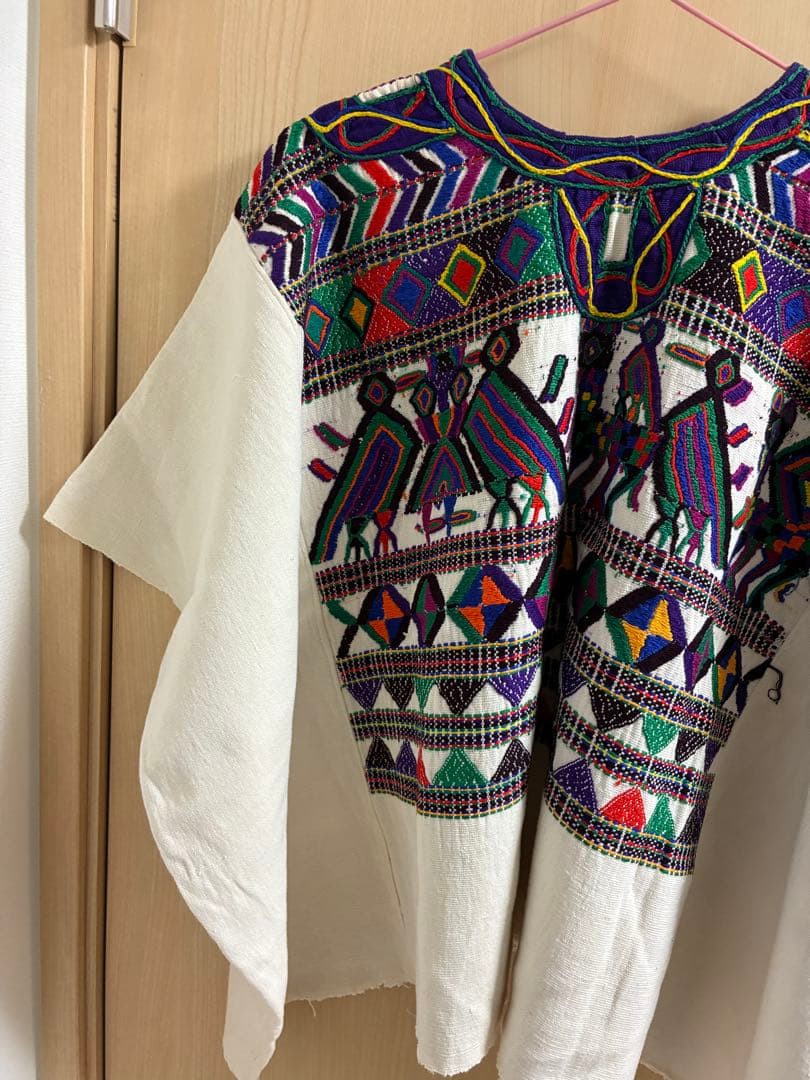 グアテマラ 民族衣装 ウィピル 手織り 刺繍布 カラフル衣装 グアテマラ 民族衣装 ウィピル 手織り 刺繍布 カラフル衣装