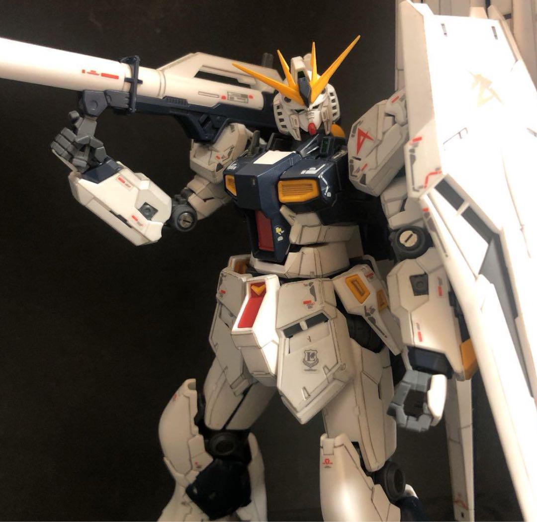 RG νガンダム　完成品ガンプラ