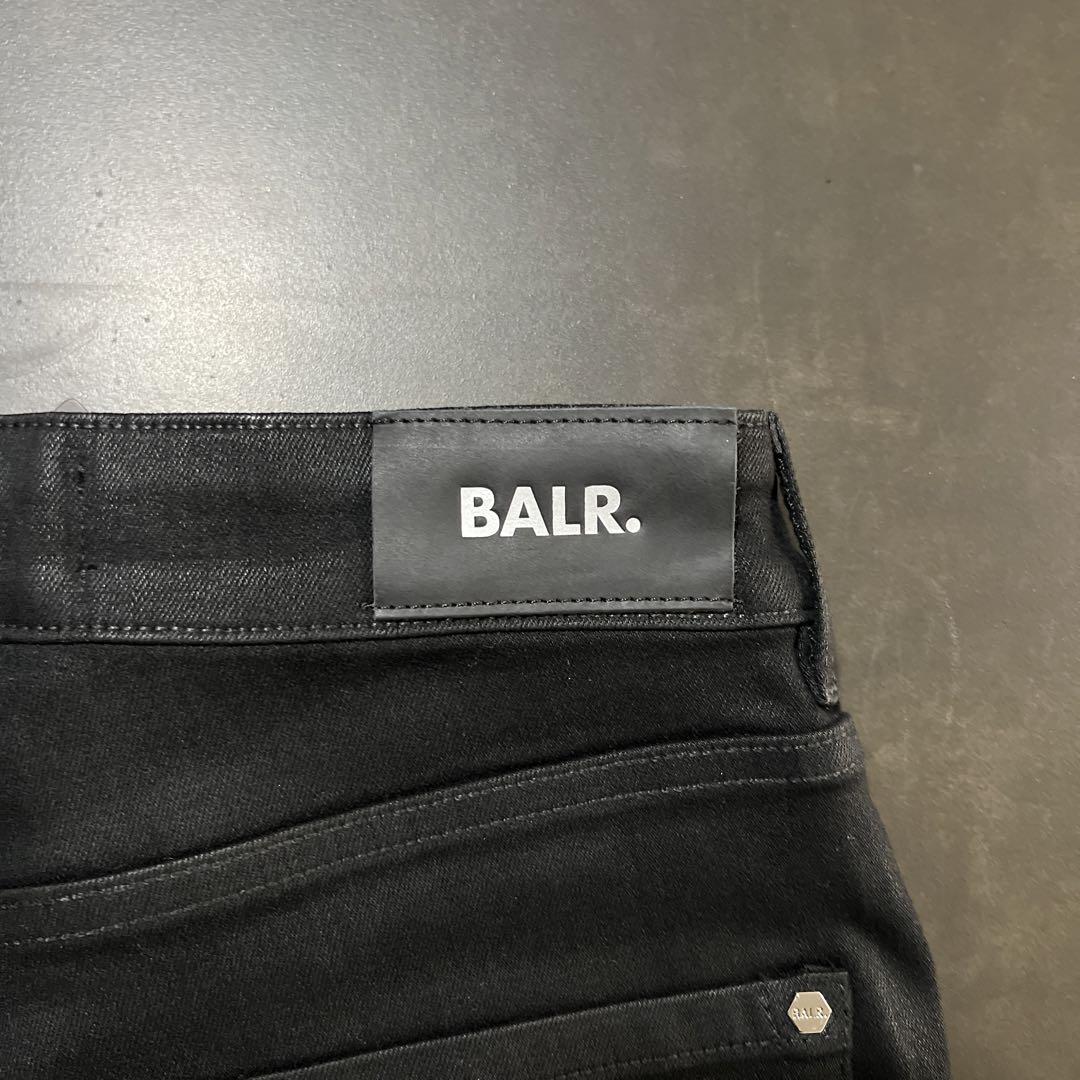 新品定価4万】BALR. ボーラースタッズコーティングデニムブラック30 新品定価4万】BALR. ボーラースタッズコーティングデニムブラック30