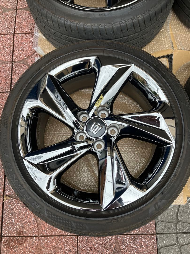220クラウン純正 18インチ クローム仕上げ ホイールタイヤ4本セット。 220クラウン純正 18インチ クローム仕上げ ホイールタイヤ4本セット。