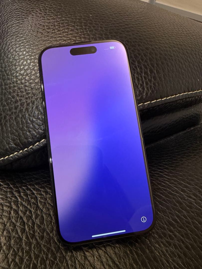 Apple iPhone15Pro ブラックチタニウム本体目立った傷や汚れなし