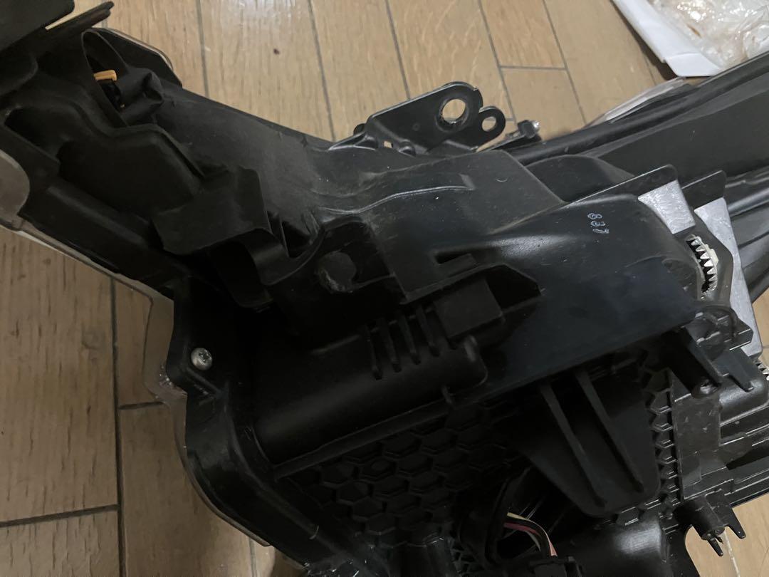 50 プリウス 前期 右 ヘッドライト ZVW50