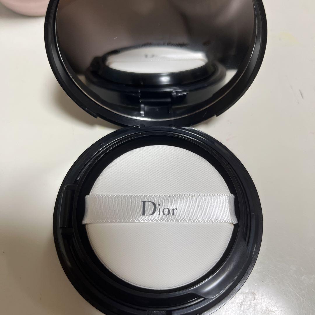Dior クッションファンデーション CDロゴ付き