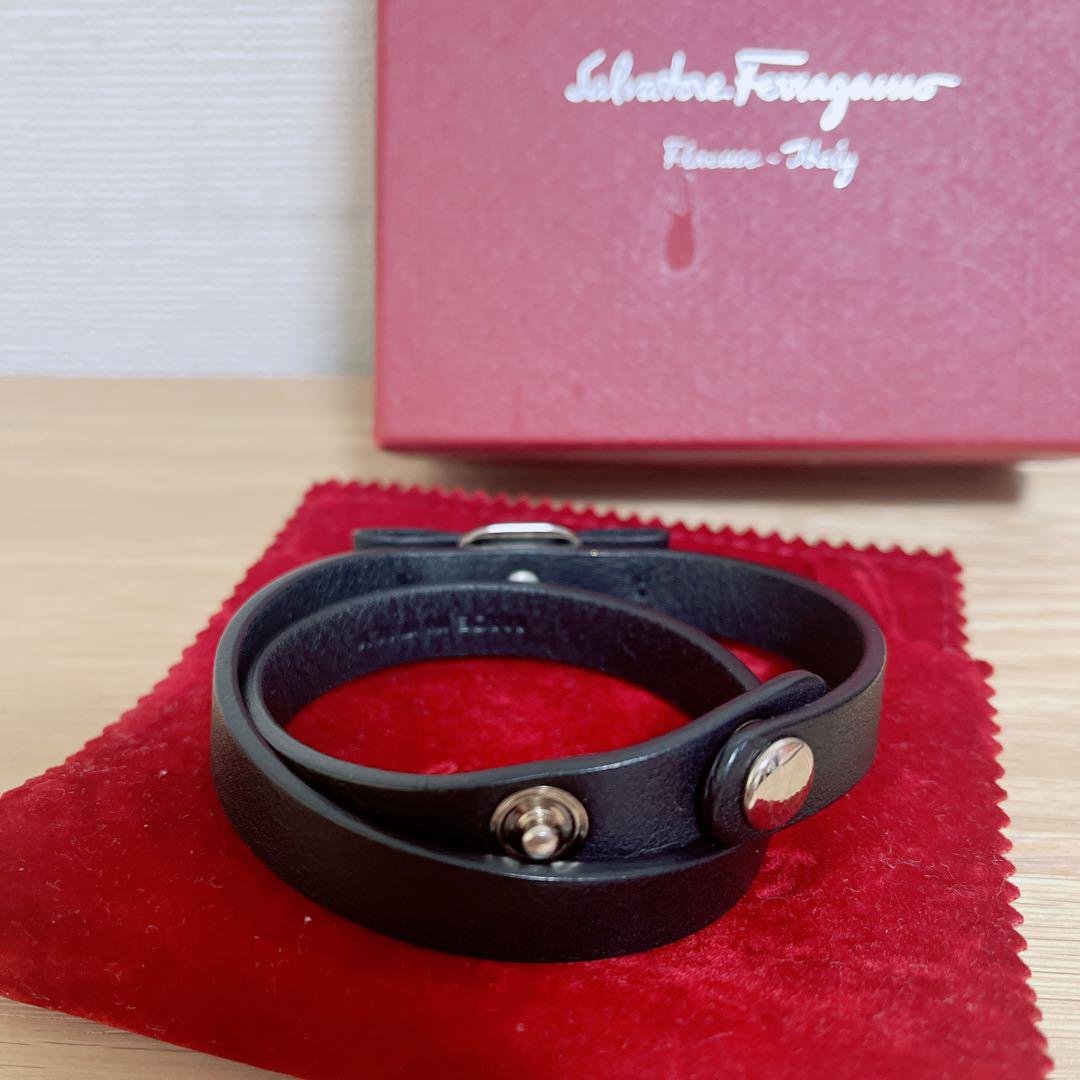 Ferragamo レザーブレスレット リボン
