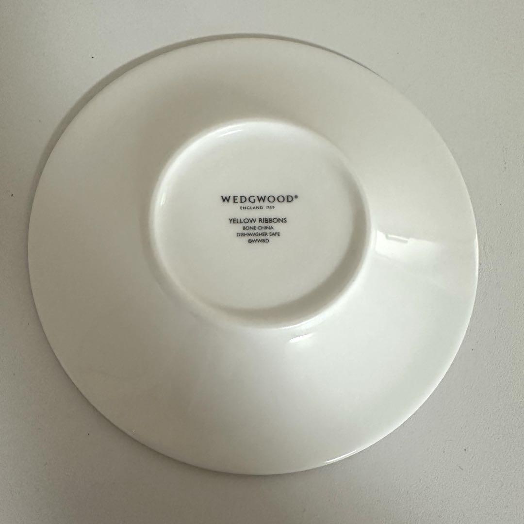 未使用品　ウェッジウッド クイーンオブ ハート　イエローリボン　カップ&ソーサー