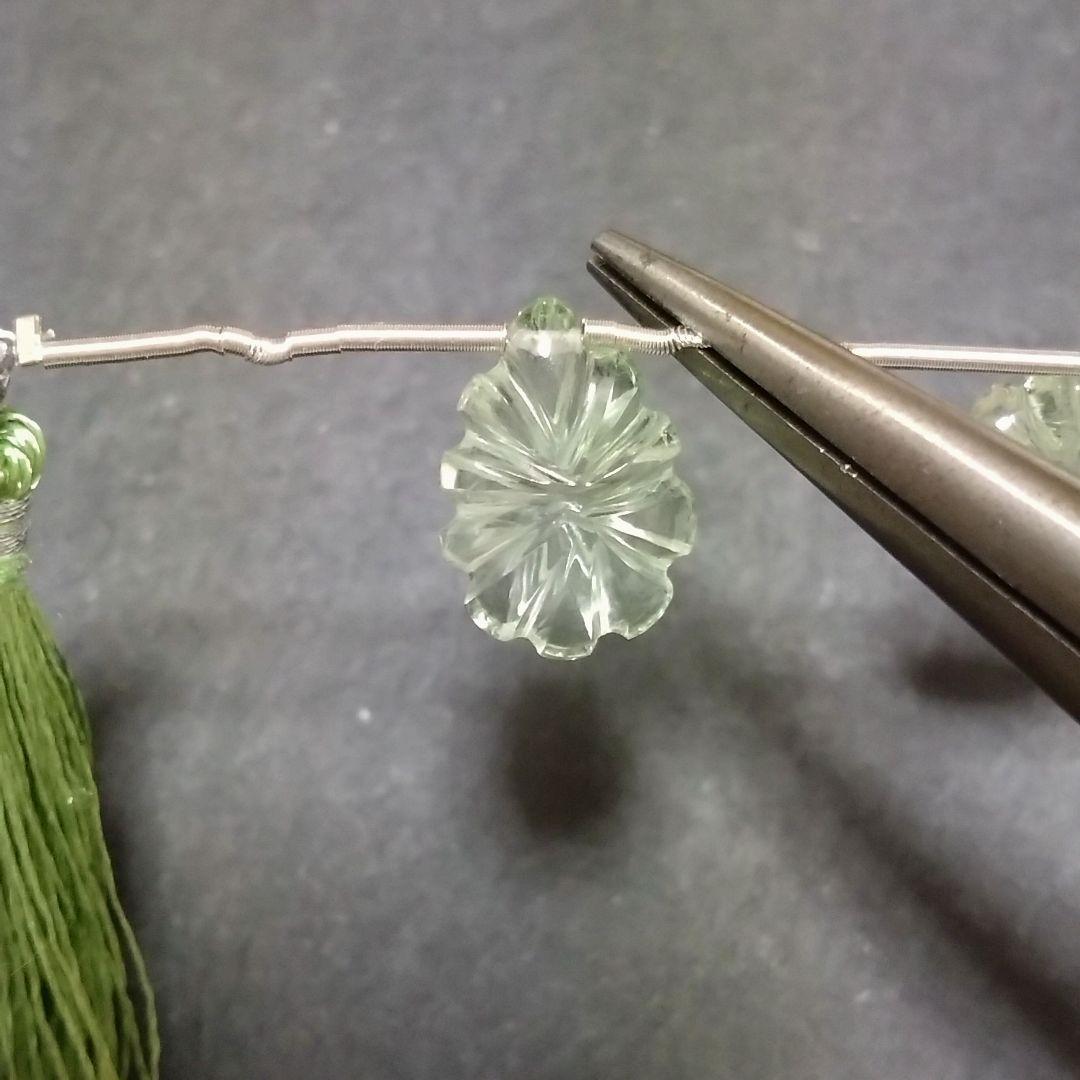 天然石　グリーンアメジスト　ペアシェイプカービング　2粒